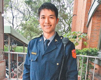 陽光員警被當原住民 常有女送消夜